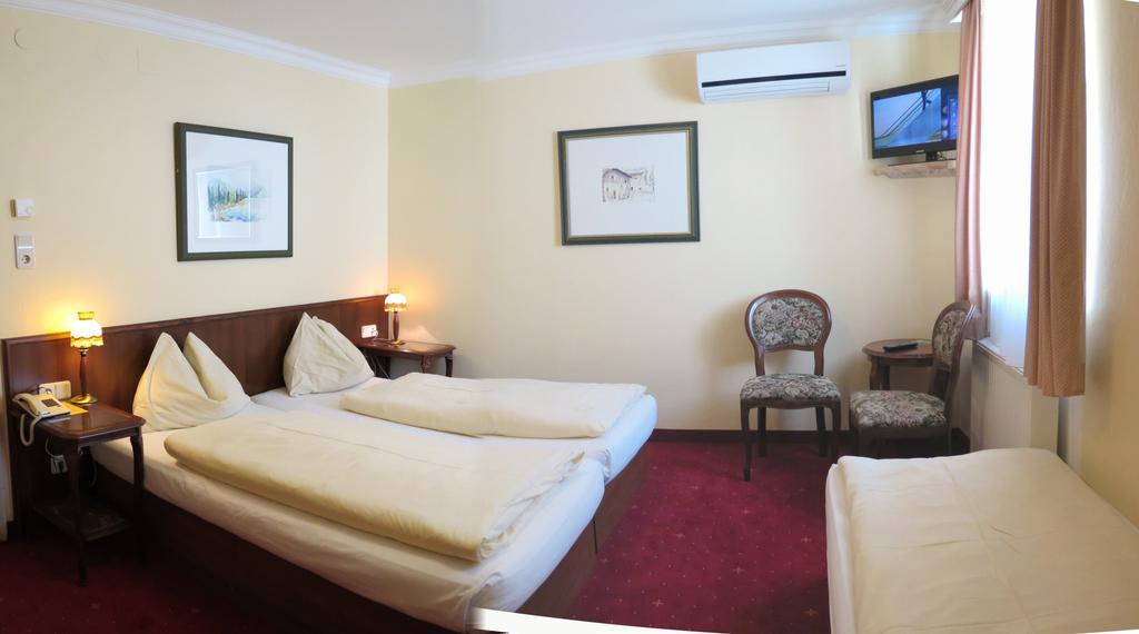 Triple Room,990824851:JPEG